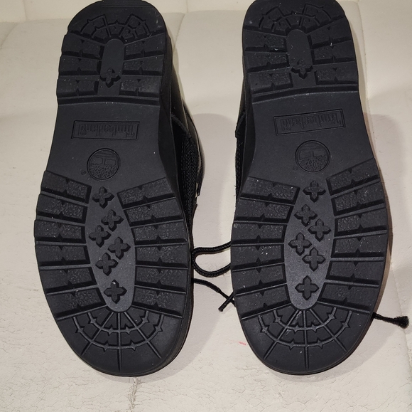 Timberland size 2 children's winter ankle boots in black. - Picture 4 of 8
